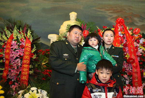 中国 各地で毛沢东生诞117周年を记念 (5)