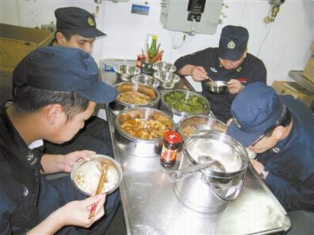 中国海軍 最新の遠洋航海用食品を開発 潜水艦兵の食を豊かに 人民網日本語版 人民日報