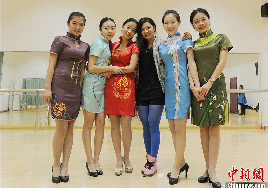 モチーフのチャイナ服で特许取得 湖南省の女子大生