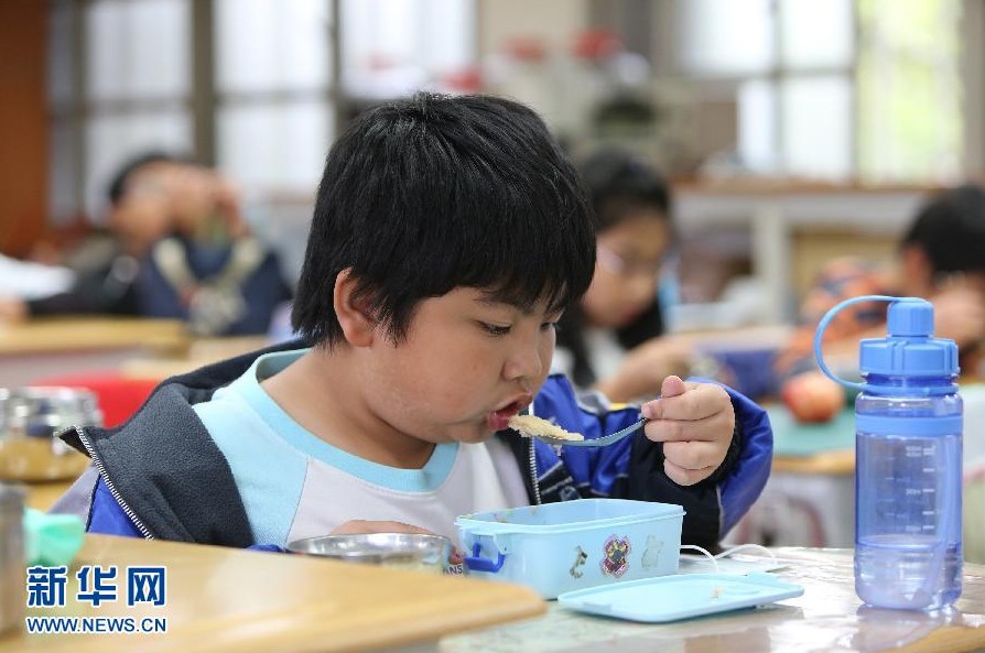 台北市、小学生の「栄養満点ランチ」推進
