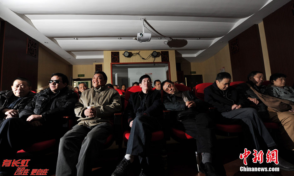 中国初の視覚障害者向け映画館に多くの利用客