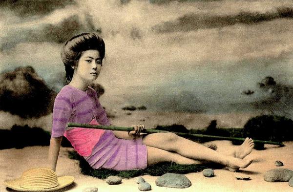 100年前の日本の芸者の水着姿の写真 (13)