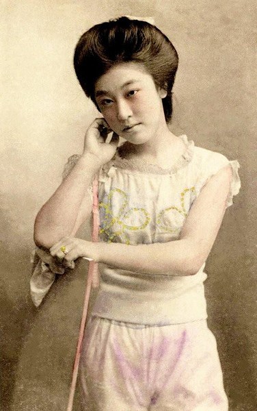 100年前の日本の芸者の水着姿の写真 (11)