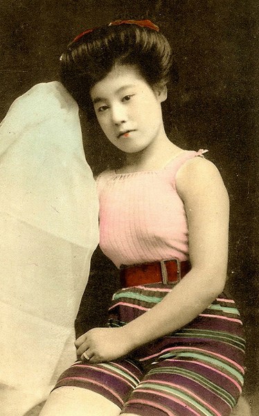 100年前の日本の芸者の水着姿の写真 (10)