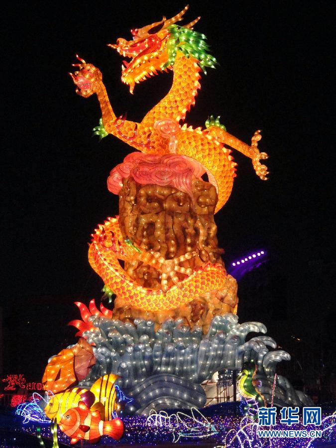 2013年蘇州金鶏湖灯会　巨大な灯篭が見所