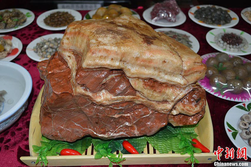 吉林省で石の「ごちそう」　108種類の料理