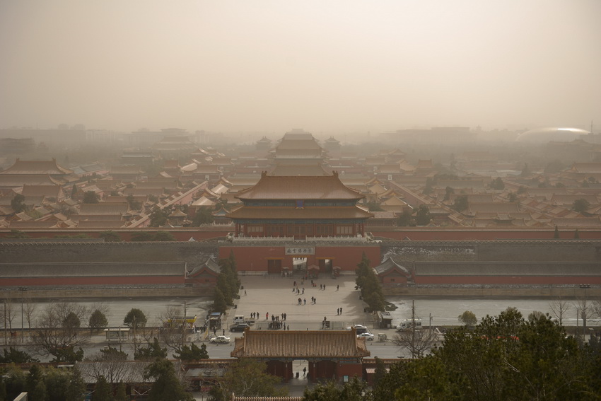 2月28日、北京景山公園で撮影された故宮博物院。