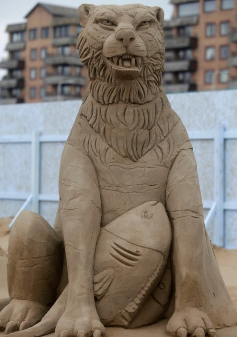 英国　砂の彫刻展でハリウッドの有名人の彫刻 (5)