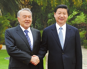 習近平主席がカザフスタンのナザルバエフ大統領と会談