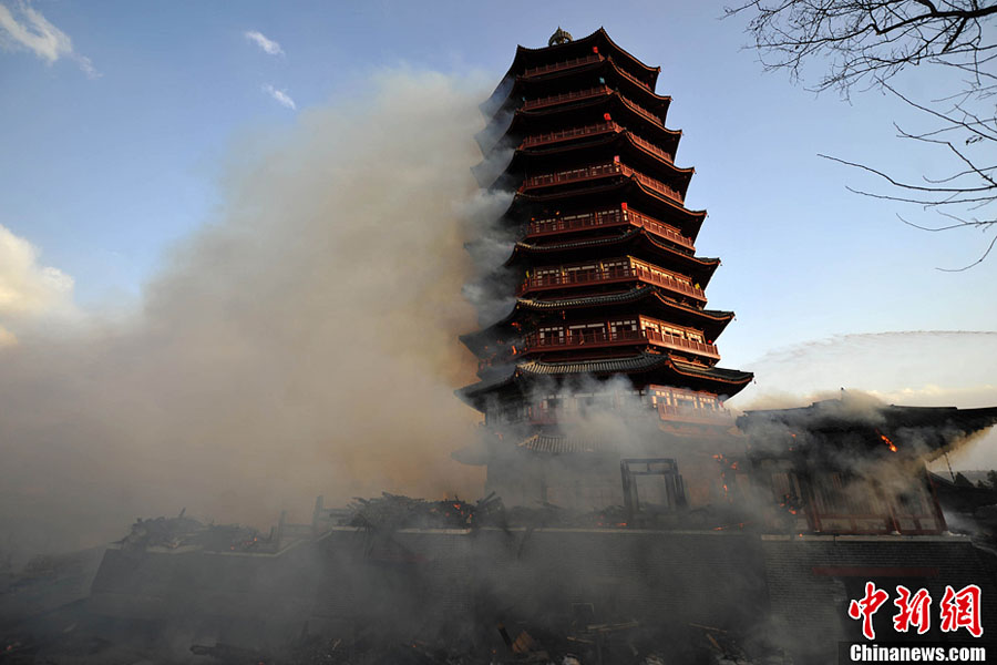 北京园博园 シンボルの建筑物が烧失