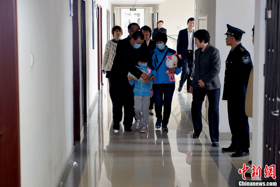北京初の鳥インフル感染者の女児が退院 (3)