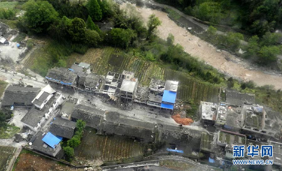 航空写真がとらえた被災地の様子　四川・雅安大地震 (5)