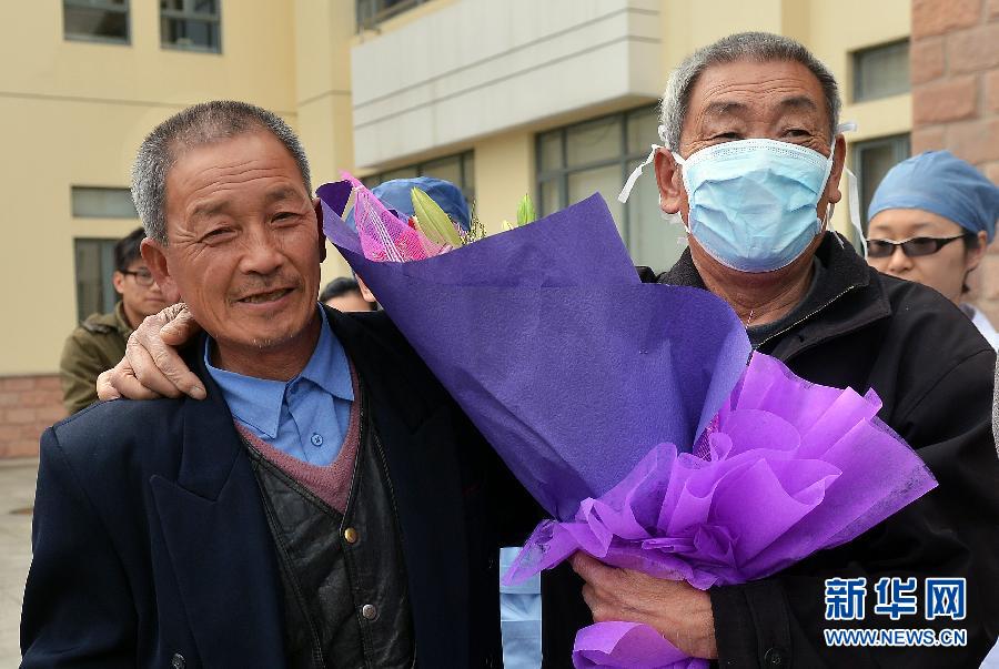 上海　鳥インフル患者3人が回復して退院 (2)