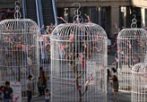 南京街角の巨大な鳥篭　環境にやさしいライフスタイルをPR