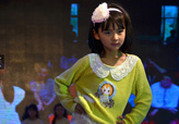 子ども服ファッションショー会場の「小さなヤン・ミー」