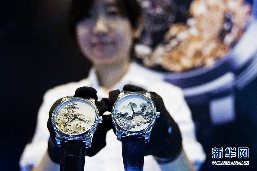 中国の内画工芸技術を用いた高級腕時計