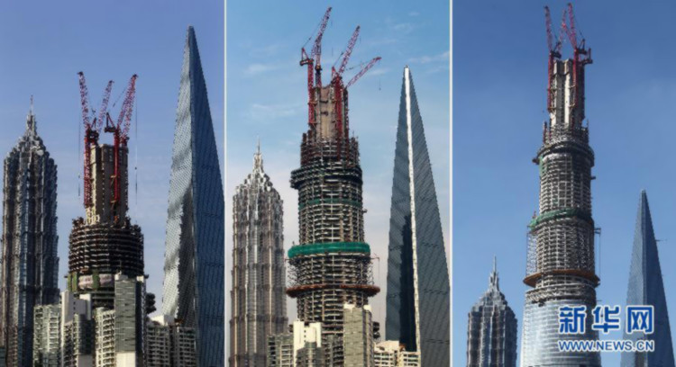 建設中の上海センタービル（左から右へ、それぞれ2012年5月27日、2012年11月28日、2013年7月17日撮影）。 