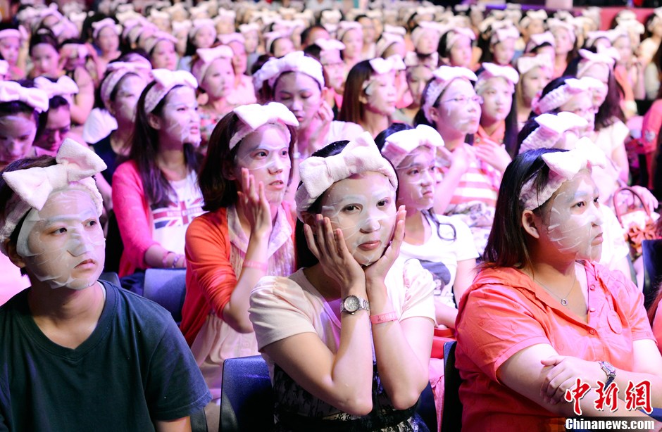 台北で1千人が同時にパックを使ってギネス記録に挑戦