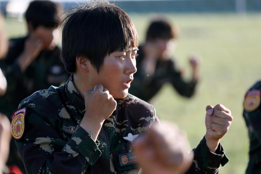 中国陸軍初の女性特殊作戦中隊の訓練風景