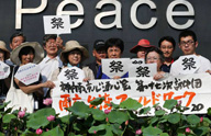 日本の平和友好人士が南京大虐殺犠牲者に献花