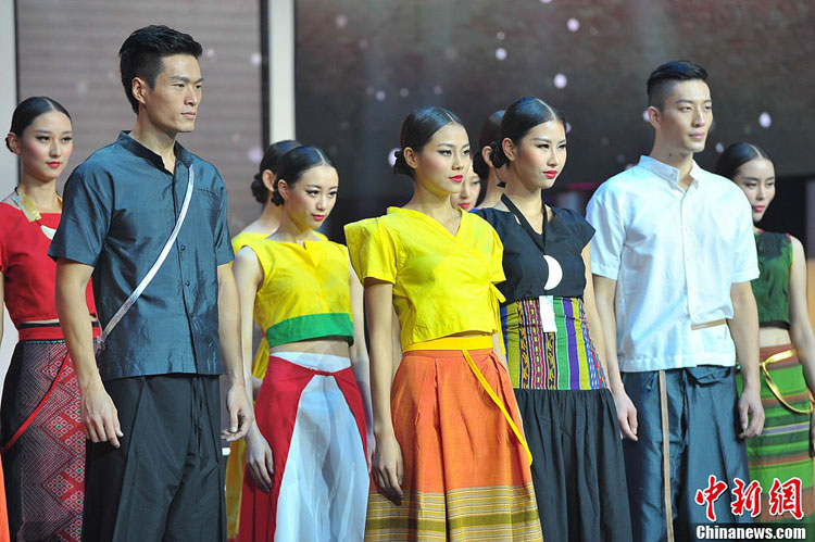 南寧市　ASEANのムードたっぷりのファッションショー (7)
