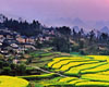 　雲南の地理は多様で民族色が豊かであり、自然の景観や人文的景観がそれぞれの魅力を持ち、自動車旅行に適している。