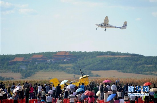 20日、会場で展示されるRX1E鋭翔双座電動軽型飛行機。