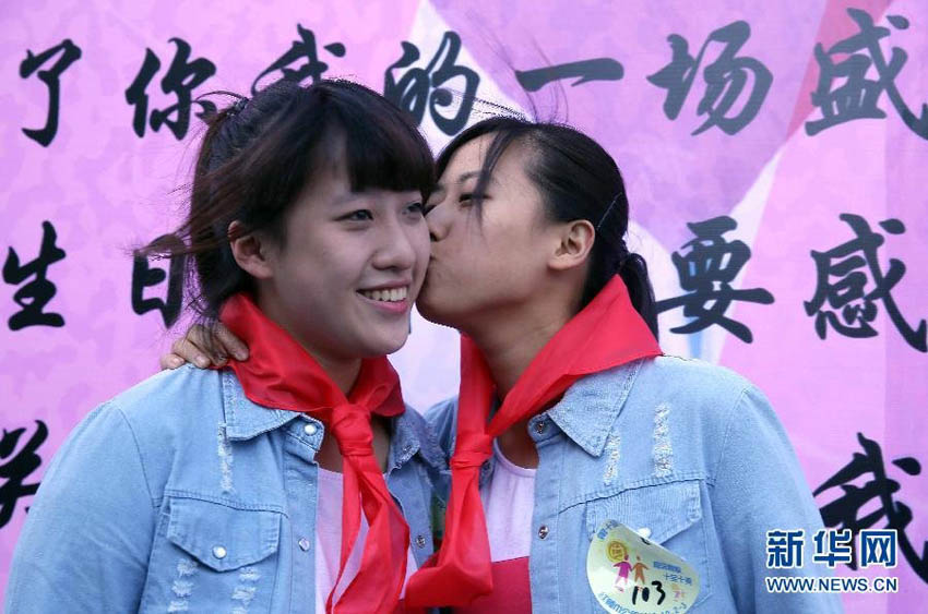 双子100組　国慶節の北京に集合