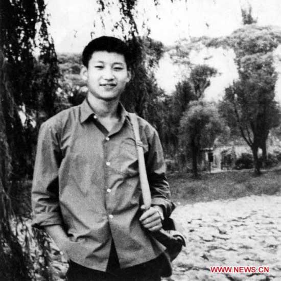 習近平総書記写真集1972年、北京へ帰省して家族を尋ねる習氏