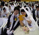 約2500組のカップルが参加した集団結婚式＝韓国