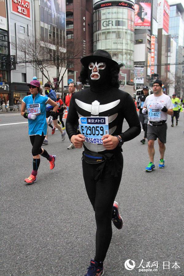 仮装に注目、東京マラソン開催--人民網日本語版--人民日報