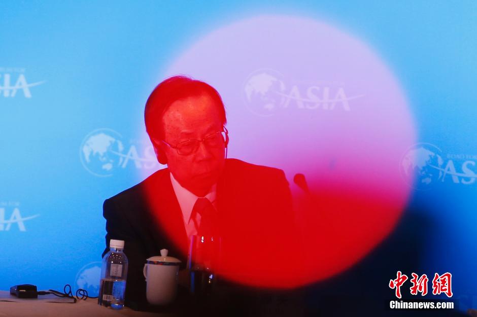 日本の福田康夫元首相がボアオアジアフォーラムに出席
