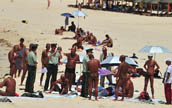 三亜市の警察が「裸族」を取り締まり