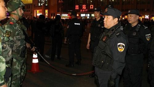 公安部副部長2人、北京・上海の各駅で安全保障措置を検査