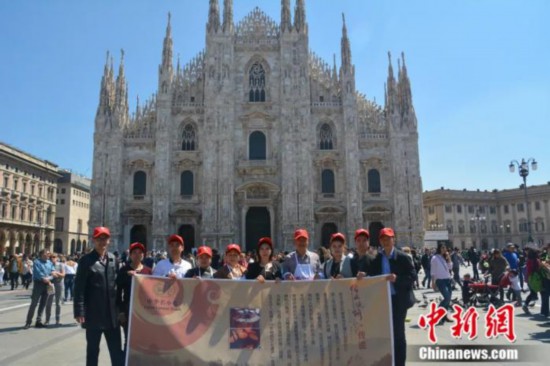 イベント参加のためイタリアを訪れた縉雲焼餅のスタッフたち。