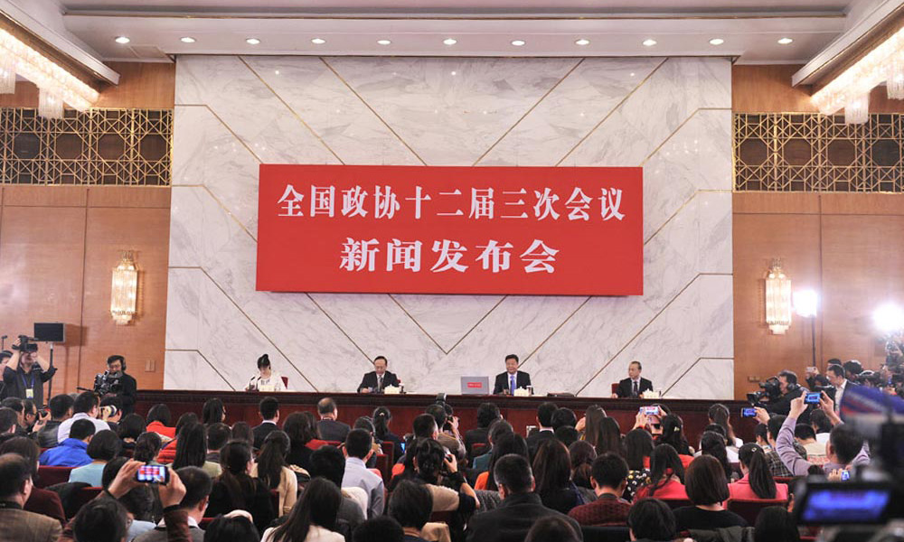 第12期全国政協第3回会議が3日午後3時に北京で開幕する。第12期全国政協第3回会議は2日午後にプレスブリーフィングを開き、呂新華報道官が大会の状況を国内外の報道陣に紹介し、質問に答えた。