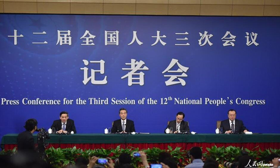第12期全国人民代表大会第3回会議は8日午前、メディアセンターで記者会見を行い、中国外交部（外務省）の王毅部長（外相）が中国の外交政策と対外関係について、国内外の記者からの質問に答えた。