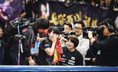 アジア女子卓球界で最も注目される選手となった17歳の平野美宇選手（写真中央、写真は新華社より）。
