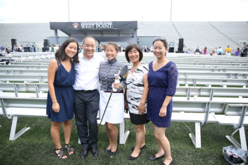 中国系女性が米陸軍士官学校を優秀な成績で卒業　2種類の奨学金を獲得