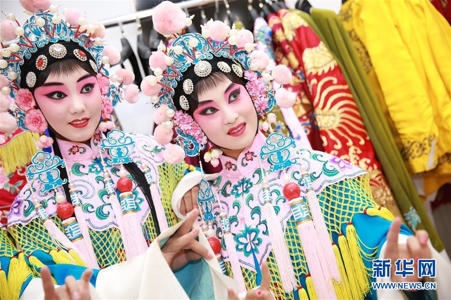 伝統劇の交流イベント開催　河北省の歌劇「絲弦」の様々な流派集結