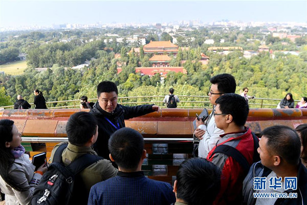 第19回党大会前に国内外の報道陣が北京故宮を見学　