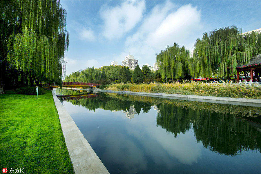 区政府の整備により美しい景色に生まれ変わった月亮河　北京