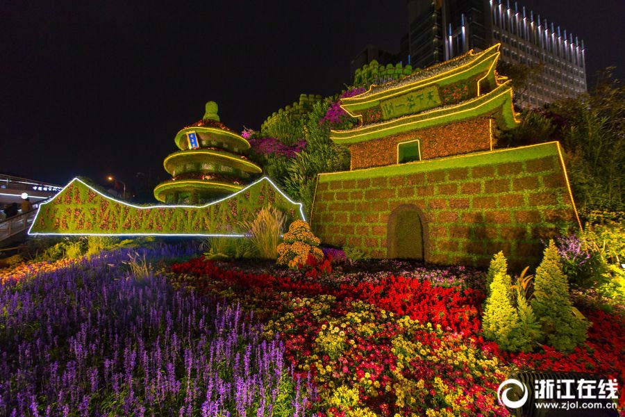 十九大歓迎オブジェで北京市の夜景ゴージャスに