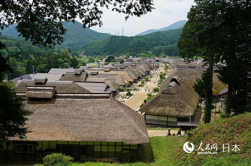 400年前の江戸時代の町並みが未だに残る福島県内でも有数の観光スポット「大内宿」。
