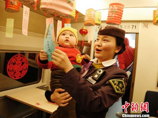 杭州と黄山結ぶ杭黄高速鉄道で祝う元宵節