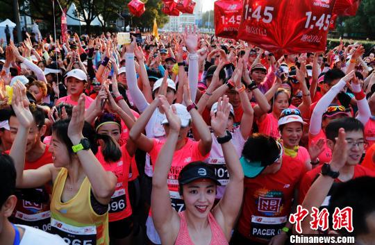 上海国際女子ハーフマラソン大会が開催　街が華やかな雰囲気に