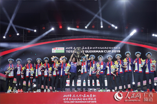 スディルマン杯を奪還した中国代表チーム（写真提供・大会組織委員会）。