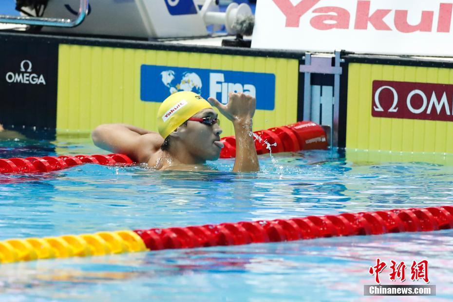 男子100 メートル背泳ぎで徐嘉余選手が大会記録更新し決勝進出　世界水泳選手権