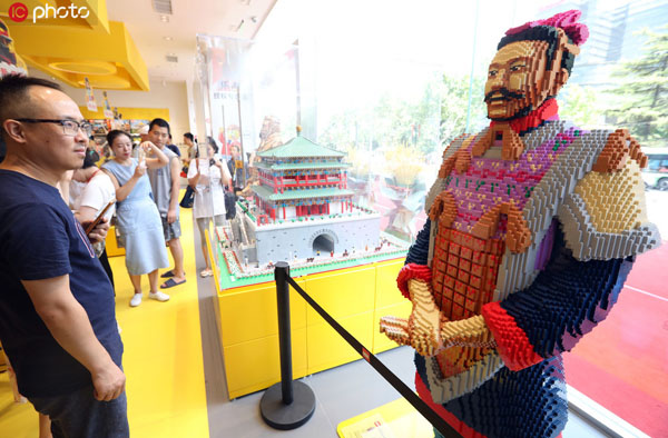 レゴ兵馬俑がお出迎え！中国の西北エリア初のレゴ店オープン