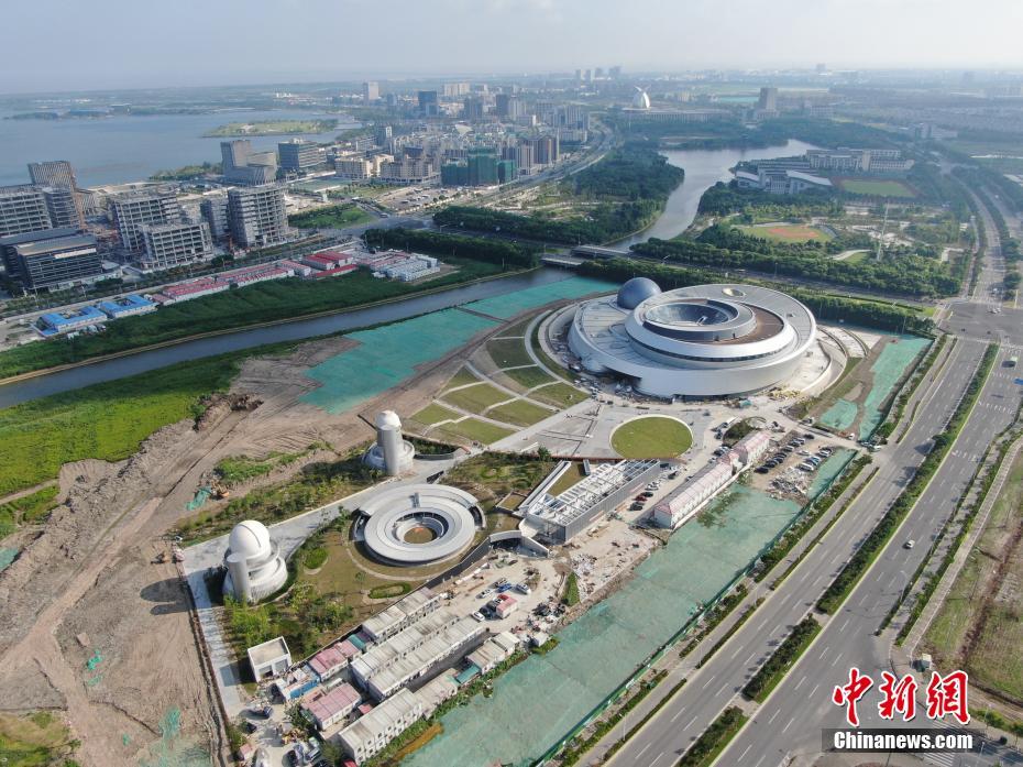上海臨港にある世界最大級の天文館（撮影・張亨偉）。